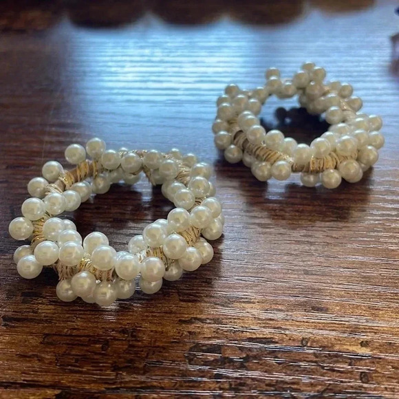 ❤️ NEW 2/$20 or 3/$25 White and Gold Faux Pearl Decorative Hair Tie - Picture 3 of 3